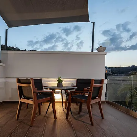 Aniv By The Sea * Kini