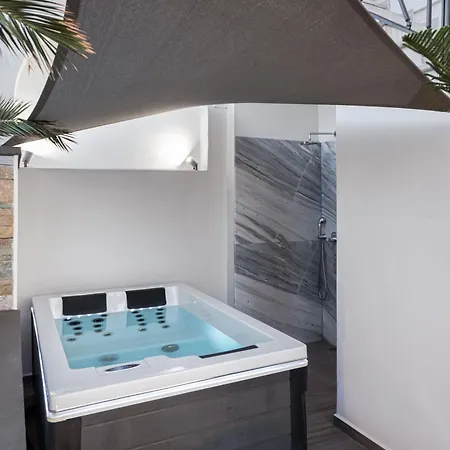 Aniv By The Sea Kini