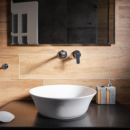 Aniv By The Sea * Kini