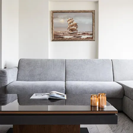 Villa Aniv By The Sea