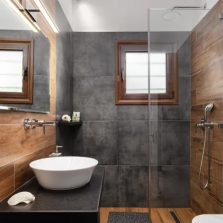 Villa Aniv By The Sea