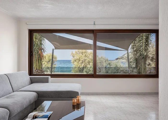 Villa Aniv By The Sea