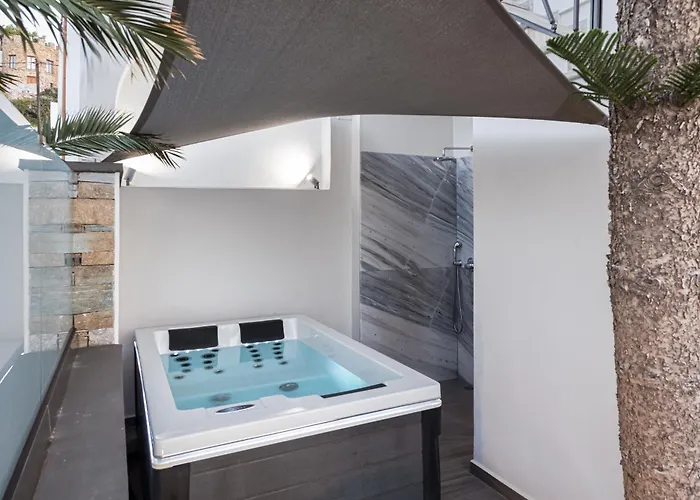 Aniv By The Sea Kini